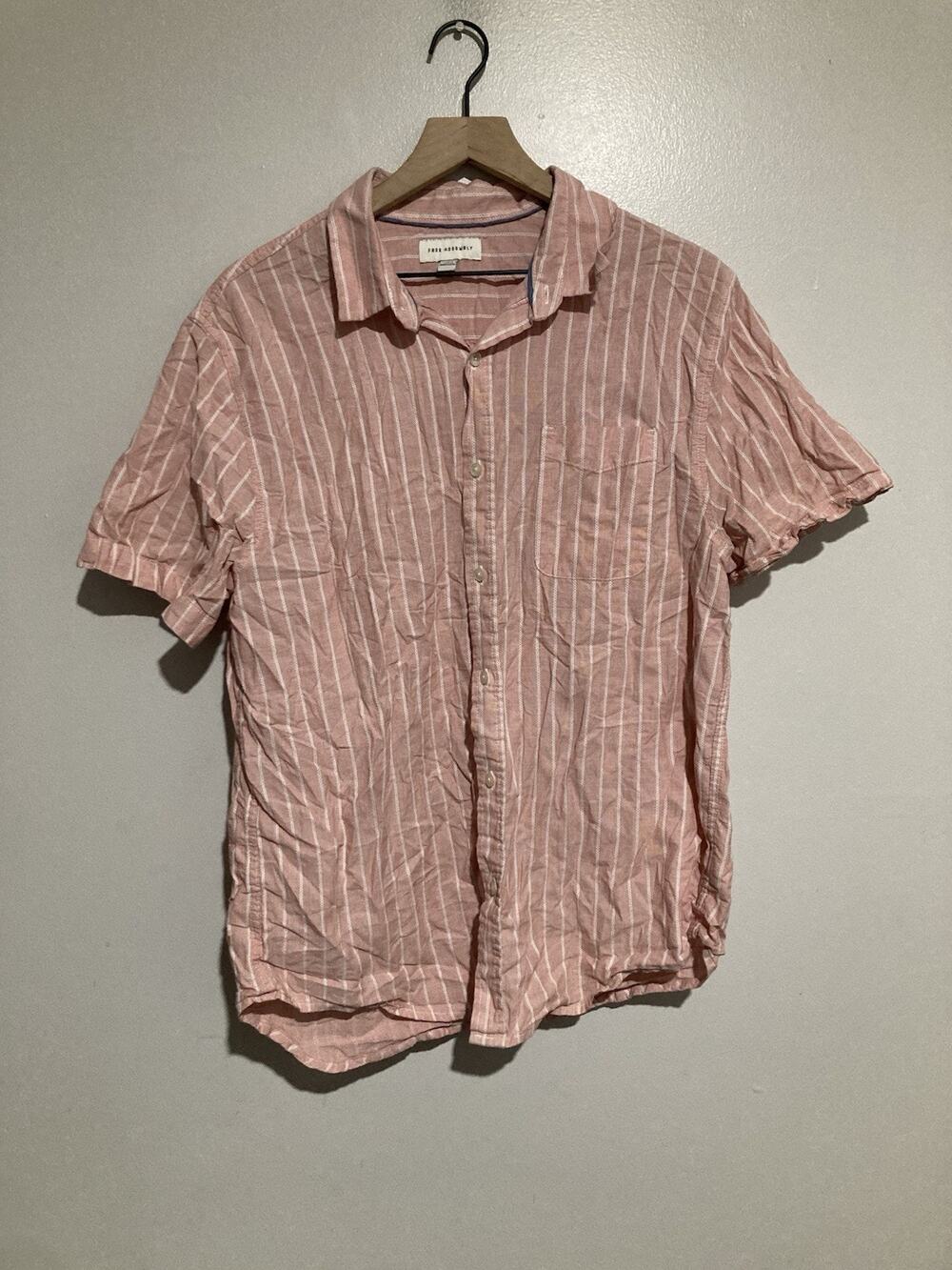 Free Assembly Men's Large Short Sleeve Striped Button-Up Shirt Pink And White